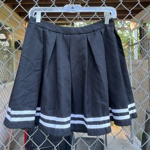 Hot Topic Black Pleated Skirt